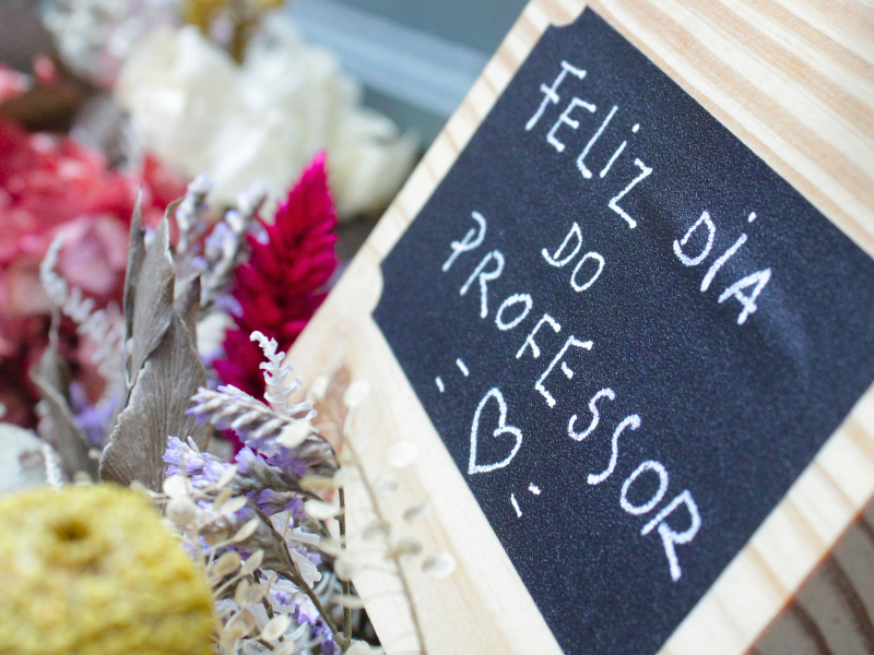 Dia do Professor: confira 10 ideias de presentes para celebrar