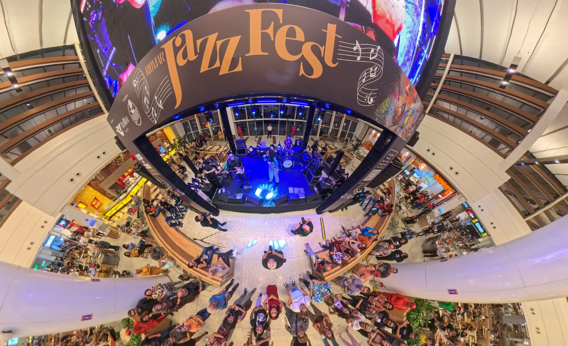 É hoje! RioMar Jazz Fest traz Kenny Brown e Ana Cañas