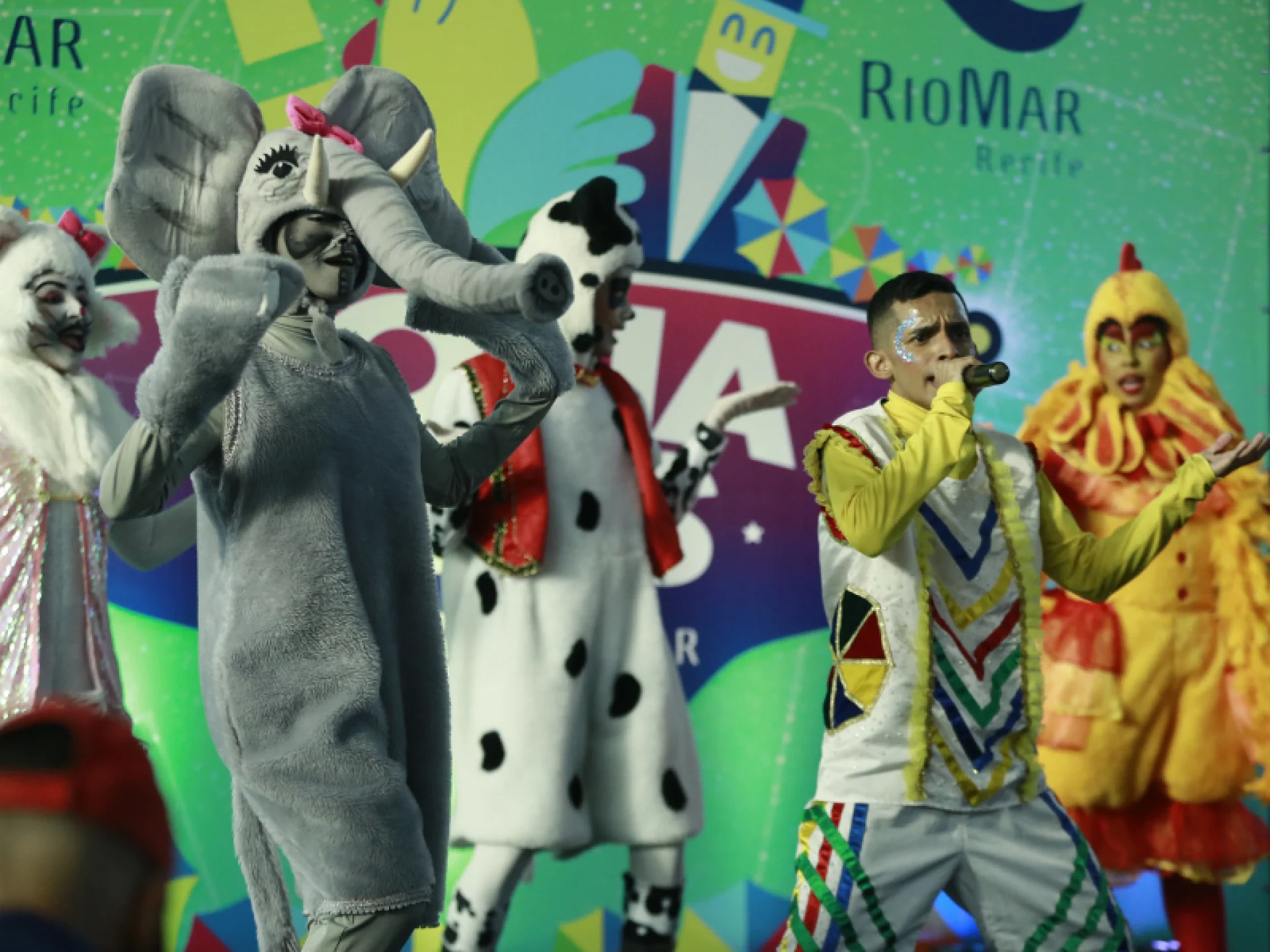 É hoje! Show gratuito da Bicharada no RioMar de Folia