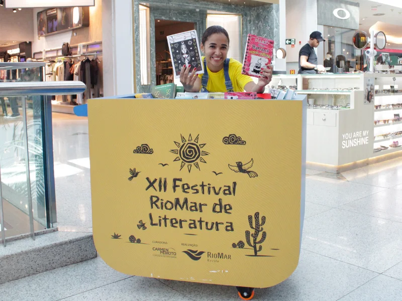 Carrinho de Leitura itinerante está disponível no RioMar Recife