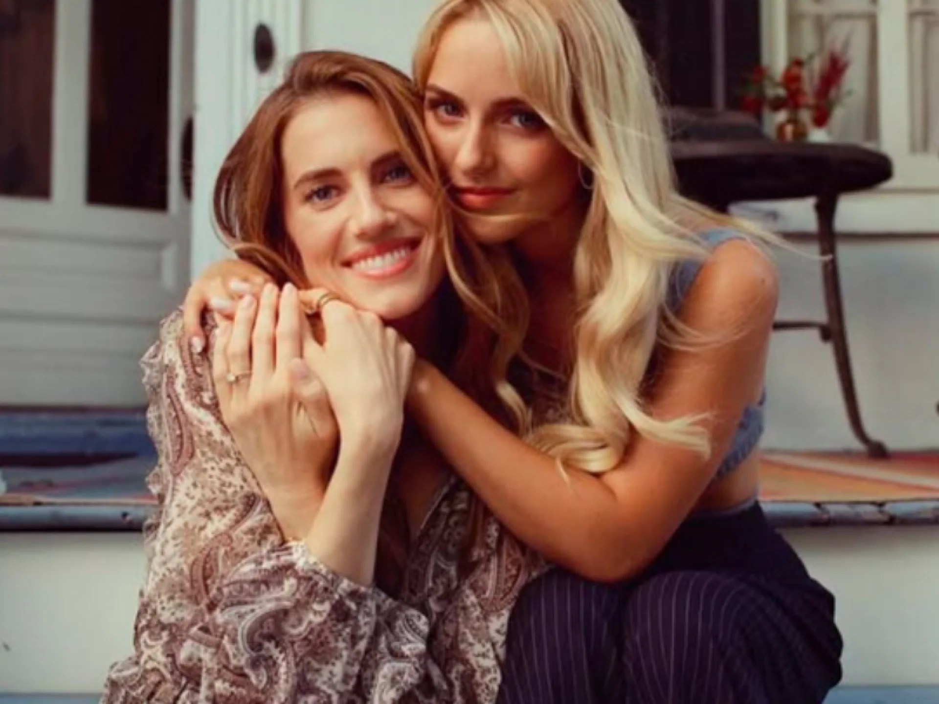 A imagem mostra duas mulheres abraçadas no poster do filme 'Se não fosse você' A imagem mostra duas mulheres abraçadas no poster do filme 'Se não fosse você'