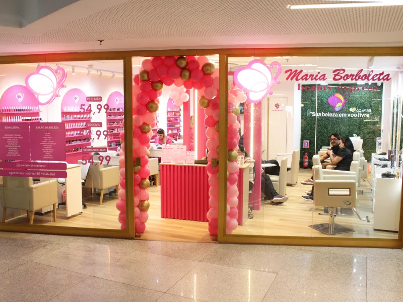 Maria Borboleta inaugura no RioMar Recife