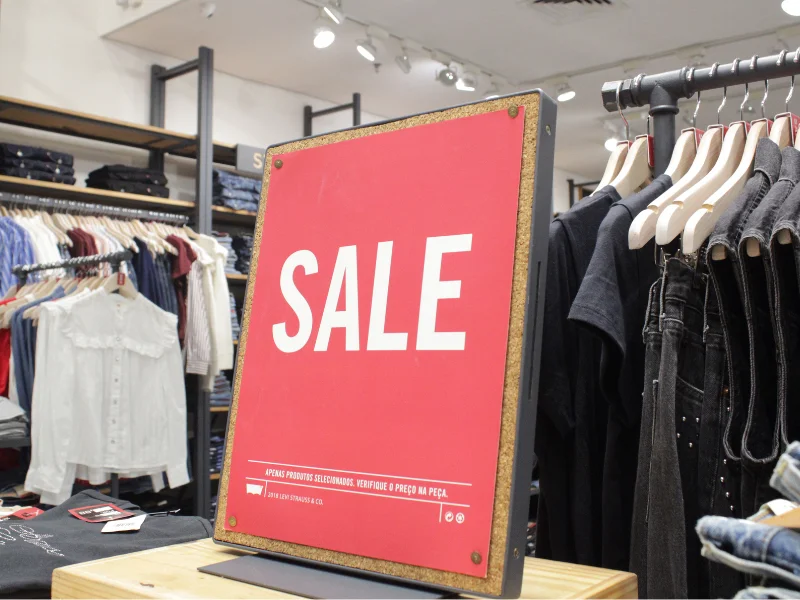 Moda e estilo na Happy Friday com opções com até 50% de desconto