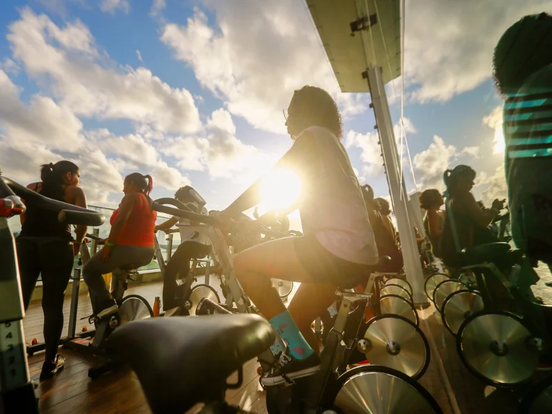 Semana RioMar de Bem com a Vida começa com aula de spinning na varanda