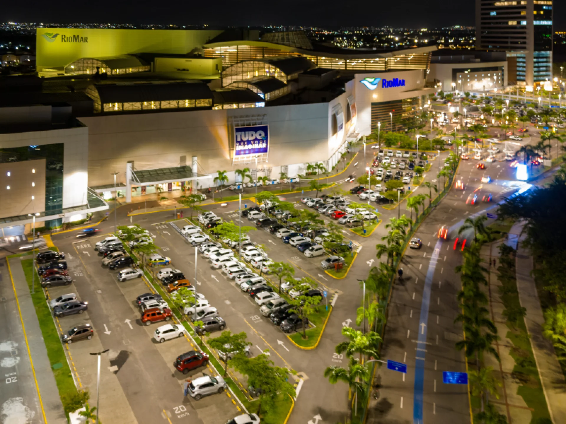 Foto de cima do estacionamento do RioMar Recife