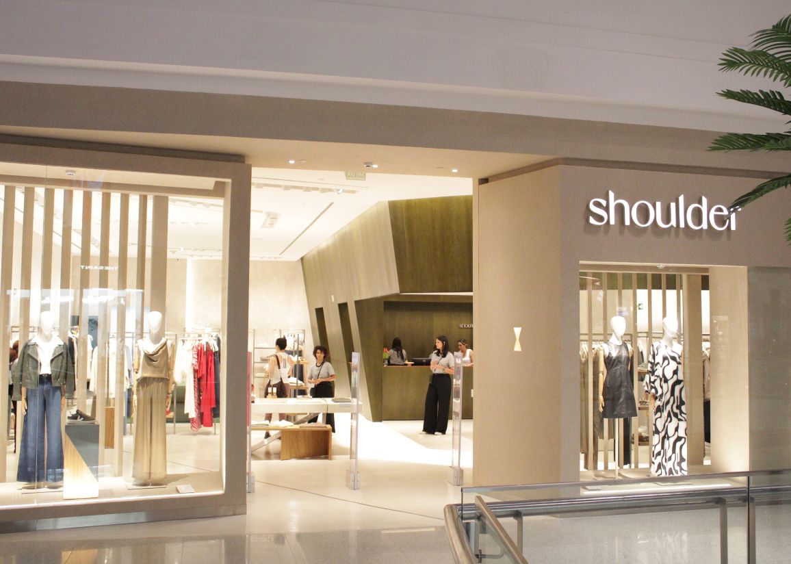 SHOULDER